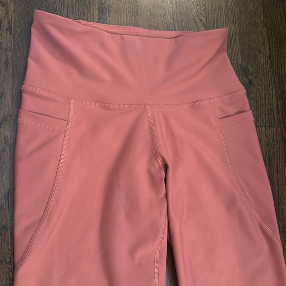 Old Navy Elevate Legging - Picture 3 of 3